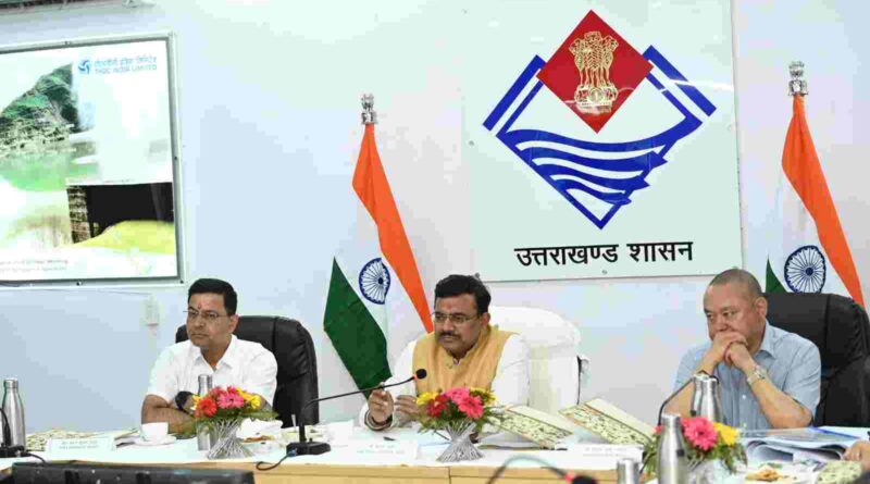 टिहरी जिले के विकास कार्यों को लेकर बैठक,मुख्य सचिव ने दिए जनपद स्तरीय अधिकारियों को निर्देश