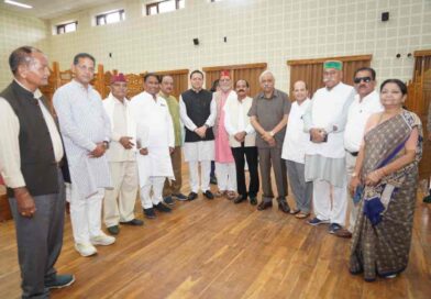 CM धामी से मिलने पहुंचे कई पूर्व विधायक,मुख्यमंत्री को दी शुभकामनाएं