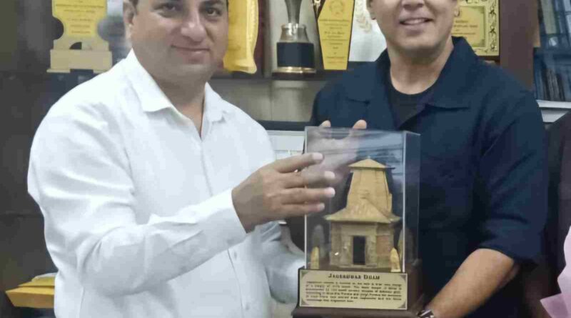 फिल्म विकास परिषद के नोडल अधिकारी केएस चौहान से मिले अभिनेता अमन वर्मा,उत्तराखंड फ़िल्म नीति से हुए अमन वर्मा प्रभावित