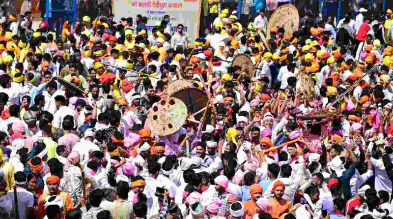 माँ वाराही धाम में बरसे फल-फूल, मुख्यमंत्री धामी ने की देवीधुरा को नगर पंचायत बनाने की घोषणा – Apnu Uttarakhand