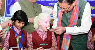 दिव्यांग बच्चों के बीच अपना जन्म दिवस मनाने पहुंचे मुख्यमंत्री पुष्कर सिंह धामी,बच्चों के साथ केक काटा, आत्मीयता से मिले और साझा की जन्म दिवस की खुशियां