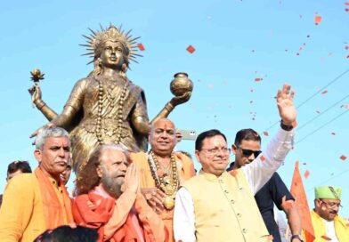 गुजरात के प्रसिद्ध मूर्तिकारों ने किया 21 फीट ऊंची मां यमुना के प्रतिमा का निर्माण