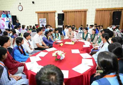 छात्रा के सवाल पर सीएम धामी का बड़ा ऐलान,10वीं-12वीं के विद्यार्थियों को टैब के लिए मिलेगी धनराशि